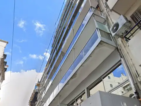 Oficina al frente c/balcón.Seguridad 24hs