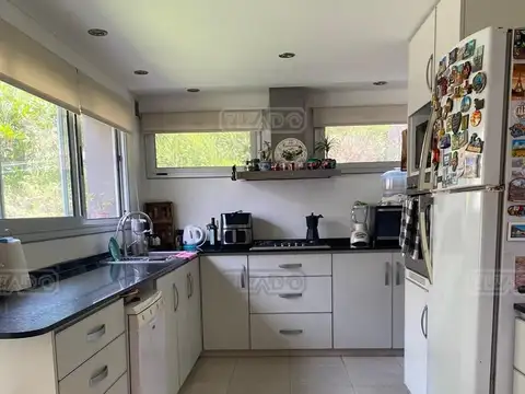 Casa 4 ambientes con 3 baños