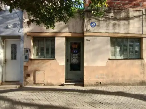 VENTA | PERMUTA - CASA AL FRENTE PARA RECICLAR EXCELENTE ZONA