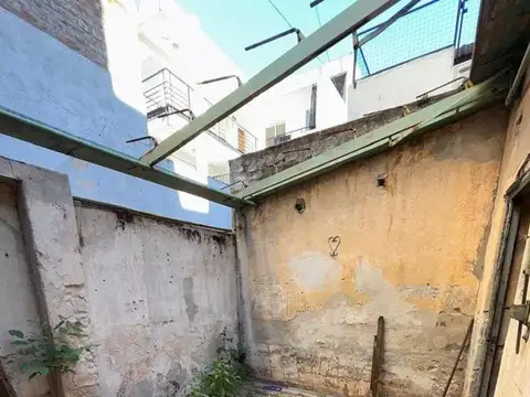 VENTA | PERMUTA - CASA AL FRENTE PARA RECICLAR EXCELENTE ZONA