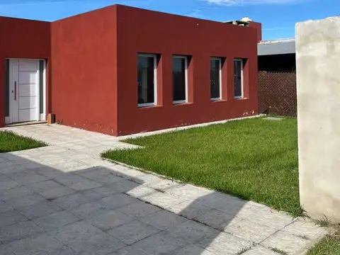 CASA EN VENTA Y ALQUILER EN URQUIZA