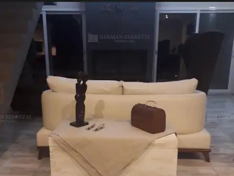 Casa 5 ambientes con 4 baños