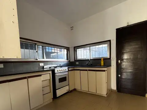 Casa 2 ambientes con 1 baño