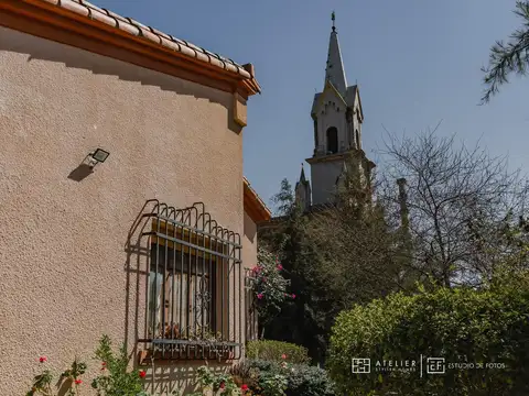 Casa en Venta con 2 cocheras