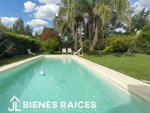 Casa en Venta con 2 cocheras
