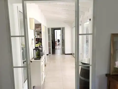 Casa en Alquiler con 4 cocheras