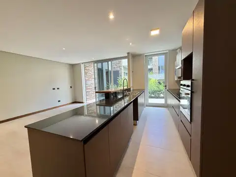Departamento en Venta en Sección 10 Residencial Los Cerros, USD 233.000