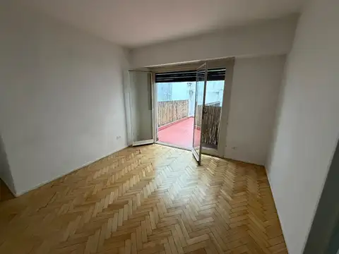 Departamento de 2 ambientes con balcón. Excelente ubicación.