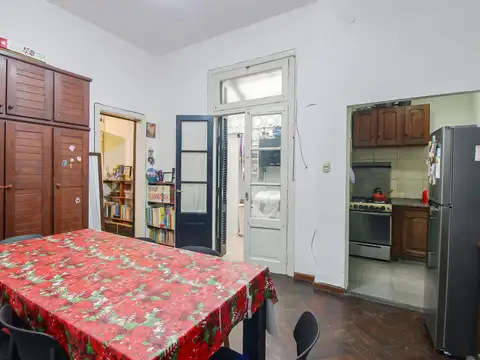 PH 2 Ambientes en Venta. Flores Norte. No paga Expensas. Ideal primera vivienda o inversión.