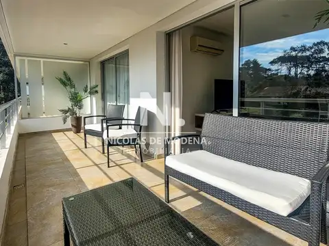 Luminoso Penthouse de 2 dormitorios en venta, terraza con parrillero