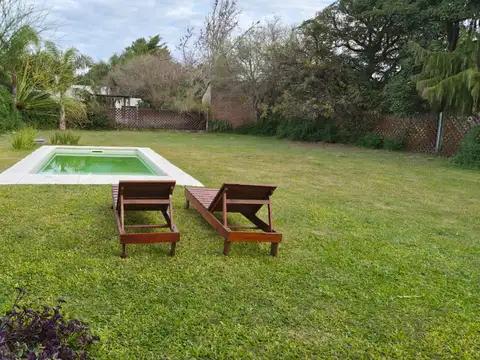 Casa con pileta Km 10 Ruta 1