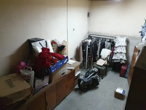Loca en excelente ubicación  Pleno centro comercial de Villa del Parque