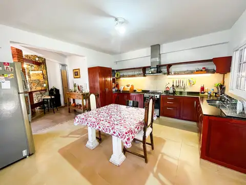 VENTA CASA DPTOS  LOS PERALES