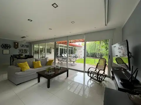 VENTA CASA EN WESTON, 5 DORMITORIOS