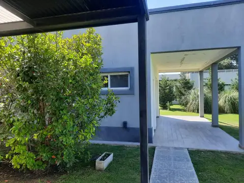 Casa 4 ambientes con 4 baños