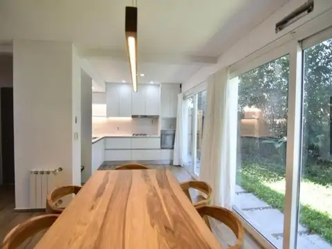 Depto Tipo Casa 4 ambientes con 3 baños