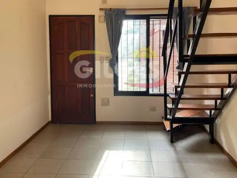 Depto Tipo Casa en Alquiler de 1 dormitorio