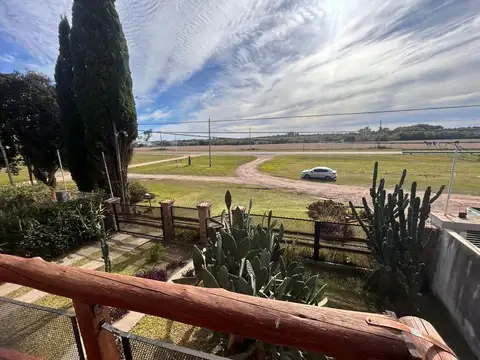Casa 8 ambientes con 3 baños