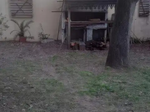 Casa 9 ambientes con 2 baños