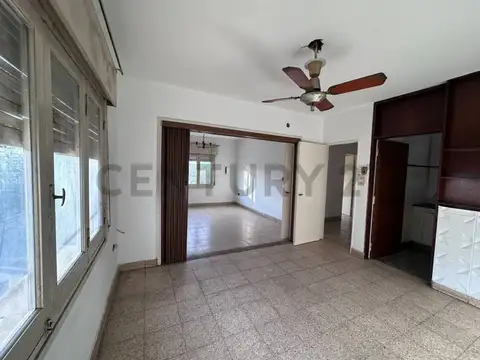 Casa 10 ambientes con 4 baños