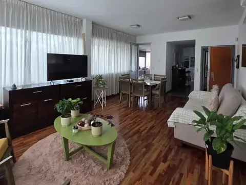 3 Esquina 34 100, Piso 1°