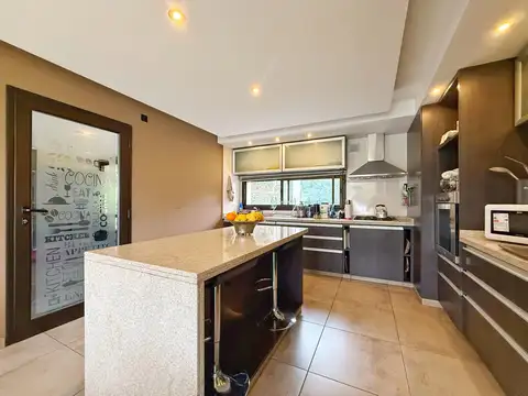 Casa 4 ambientes con 3 baños