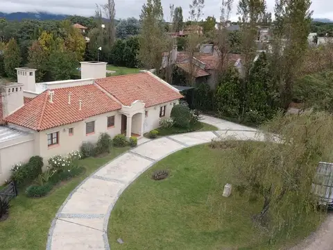 Casa 4 ambientes con 3 baños