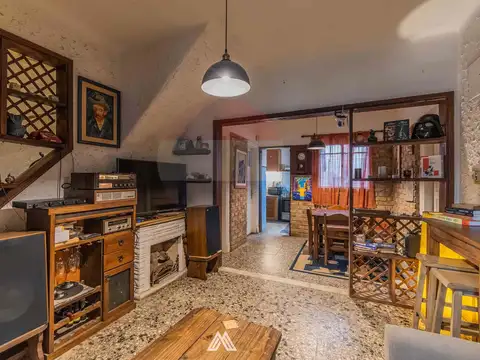 Casa 6 ambientes con 2 baños