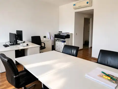 Oficina en Alquiler en Countries y Barrios Cerrados en Pilar, USD 750