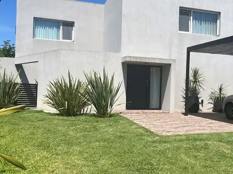 Casa en Venta en Ayres Plaza, USD 469.000