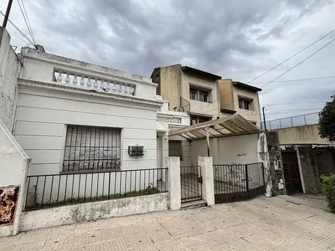 Venta Casa 3 amb, coch, galpon, Lugano APTO CRED!