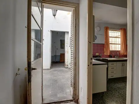 Venta Casa 3 amb, coch, galpon, Lugano APTO CRED!