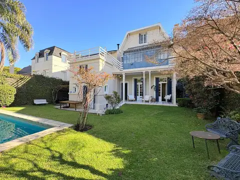 Martinez, Impecable casa antigua en venta en excelente ubicación con gran jardín