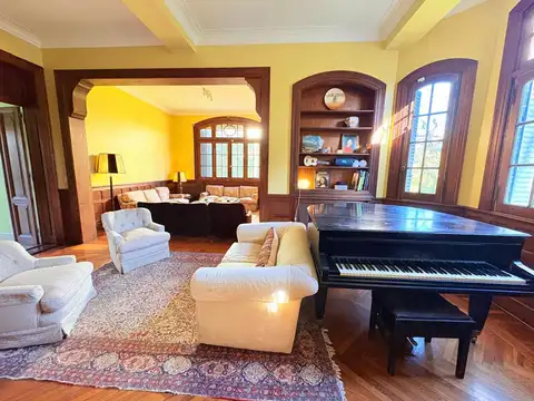 Casa en Venta con 3 cocheras