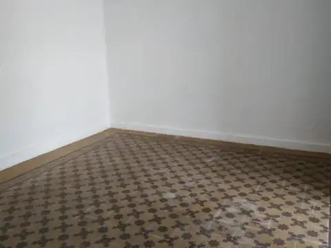 Constructores / Inversores - Casa antigua en terreno 10*37