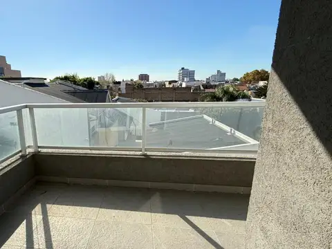 DPTO 2 AMB CON BALCON A ESTRENAR LANUSITA