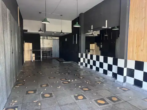 ALQUILER Local sobre Av Del Libertador 4 X 15 dos plantas MARTINEZ