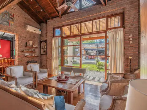 Venta Casa en Beccar con Jardin Parrilla y Pileta