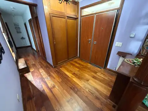 Casa 5 ambientes con 4 baños