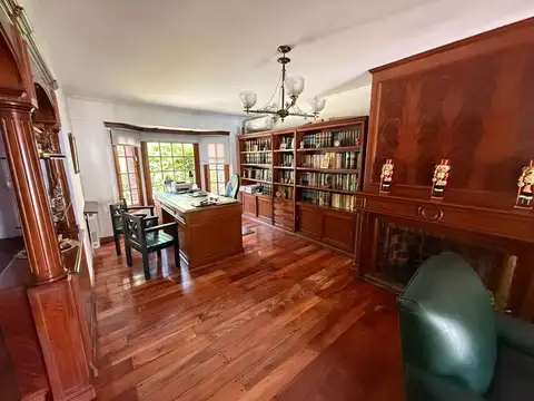 Casa en Venta con 6 cocheras