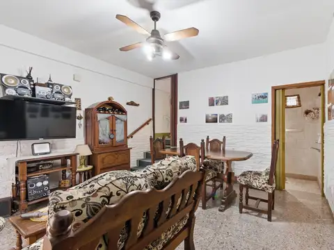 Casa 4 ambientes con 2 baños
