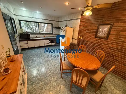 Casa 4 ambientes con 2 baños
