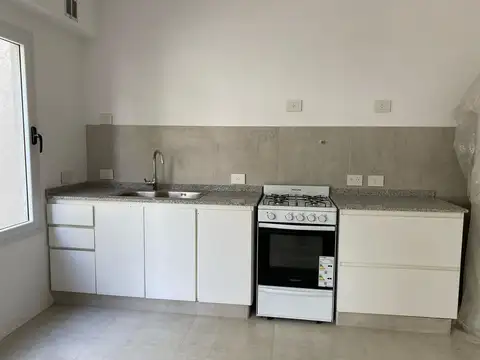 Casa 4 ambientes con 2 baños