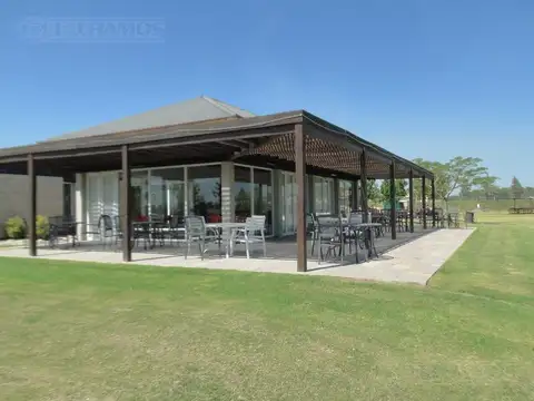 Casa en Venta con 4 cocheras