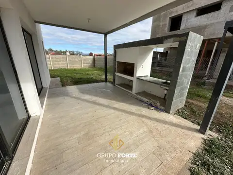 Casa 4 ambientes con 3 baños