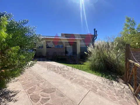 CASA VENTA TRES DORMITORIOS EL CHOCON PILETA