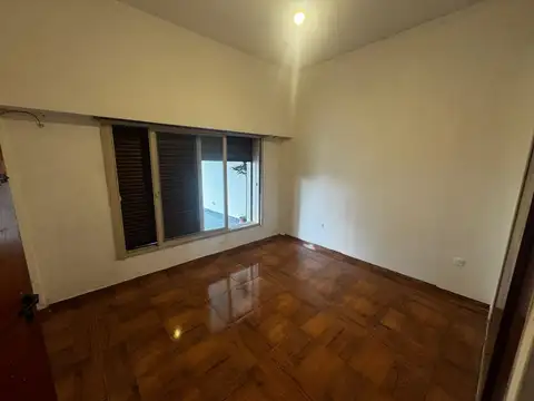 Depto Tipo Casa en Alquiler en Lomas del Mirador, $ 660.000