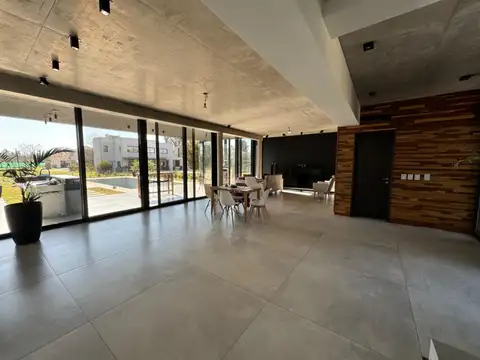 Casa 5 ambientes con 5 baños