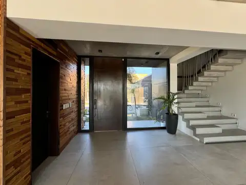 Casa en Alquiler de 4 dormitorios