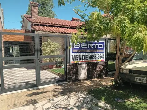 *CHALET 3 AMB. SOBRE LOTE 10 X 30 TODO EN PLANTA BAJA  *EXCELENTE ZONA RESIDENCIAL.